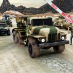 Вантажівка-транспортер армійської машини